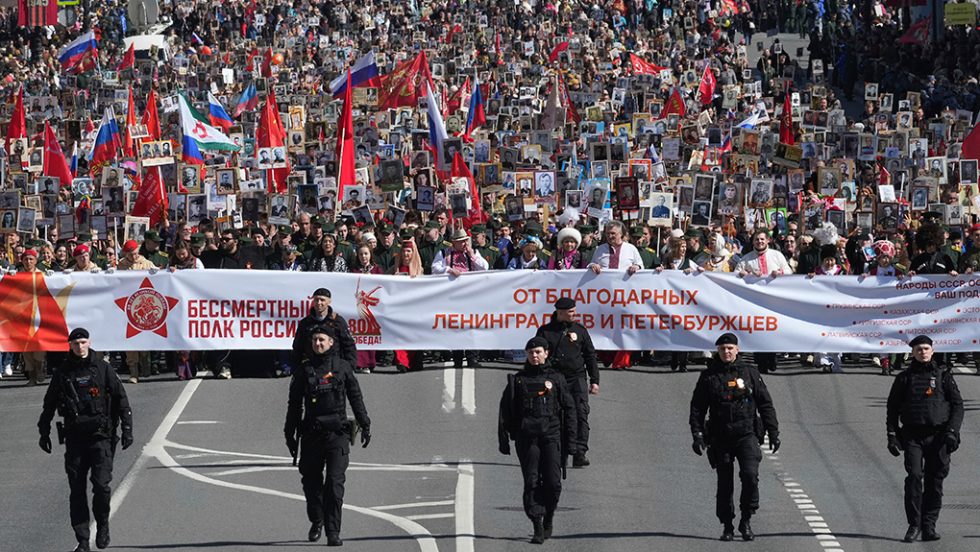 9 maiou russia parelasi
